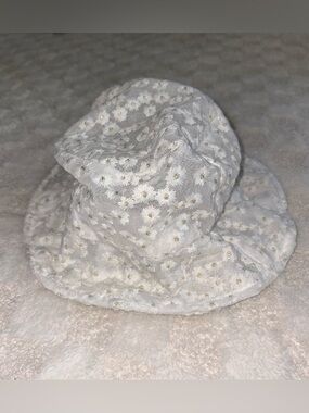 Lulus Fresh Summer White Floral Embroidered Bucket Hat • Women’s OSFA